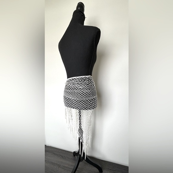 Knits Shawl, Beach Cover Up Handmade Crochet Lace White Ivory size M - Picture 3 of 5